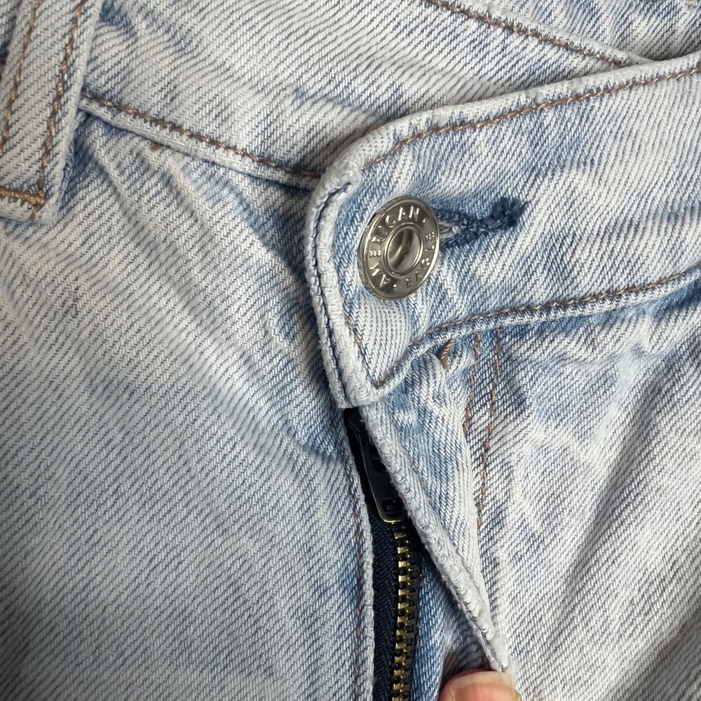American Eagle Highest Rise Baggy Straight Jeans Sz 8 Light Wash Criss Cross - Picture 8 of 10